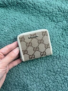 Authentic Gucci GG Canvas Zip Round Coin Purse White Leather